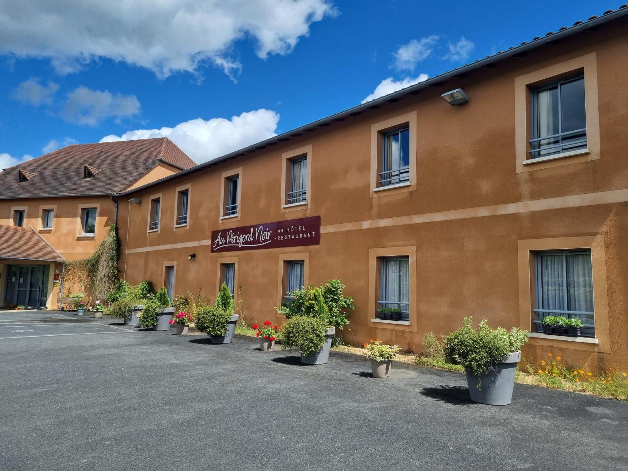 Hotel Au Périgord Noir Hautefort Esterno foto