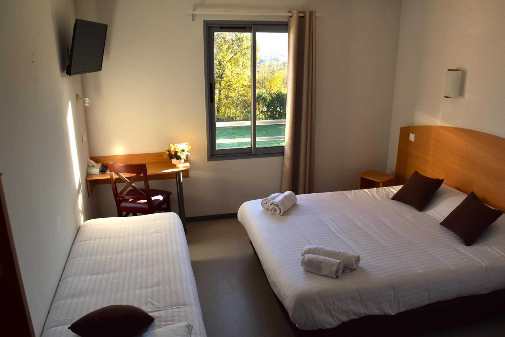 Hotel Au Périgord Noir Hautefort Esterno foto