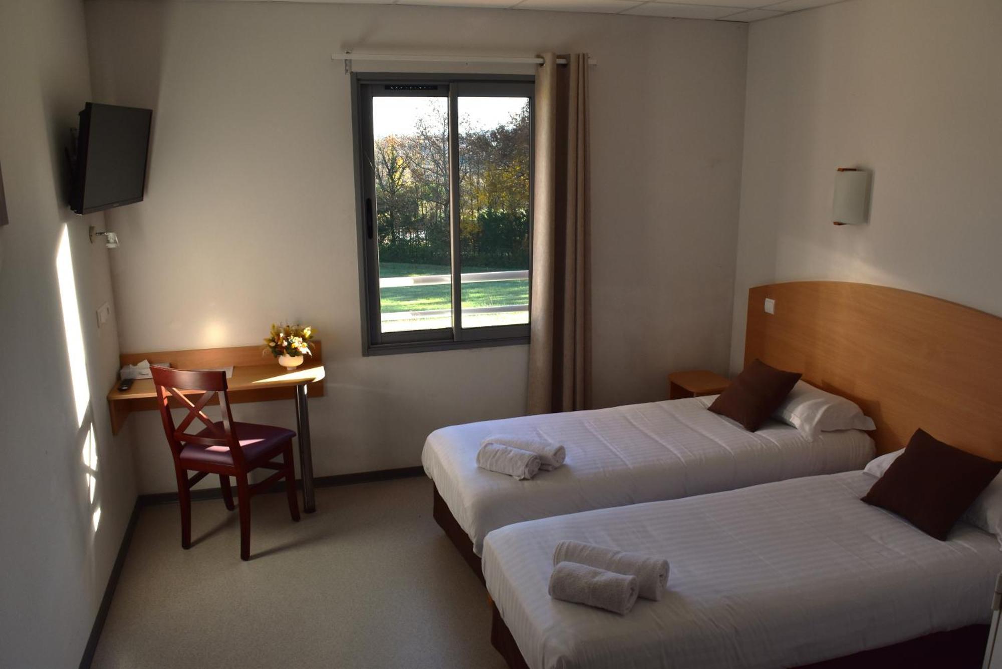 Hotel Au Périgord Noir Hautefort Esterno foto